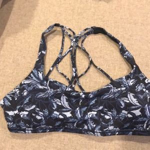 Lululemon NWOT strappy sports bra